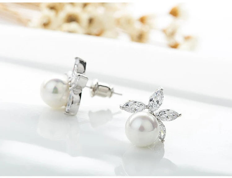 Bridesmaid Earrings, Bridal Earrings, Vintage Style Pearl Earrings, Wedding Earrings, Wedding Jewelry, Crystal Earrings, Leaf Pearl Studs