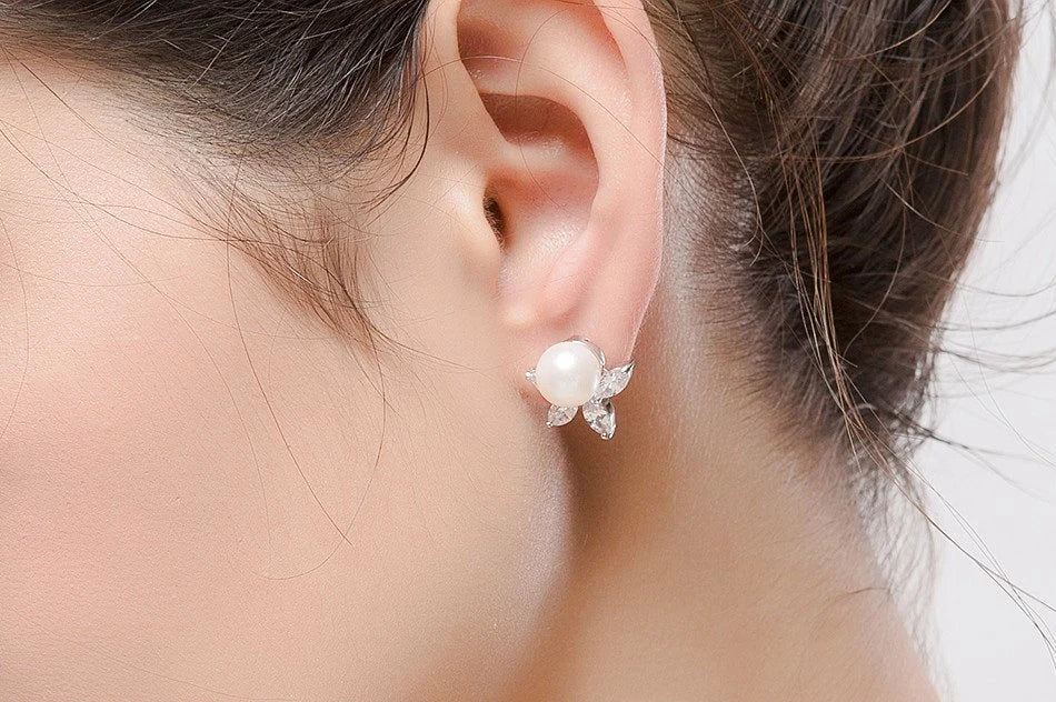 Bridesmaid Earrings, Bridal Earrings, Vintage Style Pearl Earrings, Wedding Earrings, Wedding Jewelry, Crystal Earrings, Leaf Pearl Studs