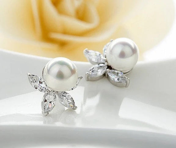 Bridesmaid Earrings, Bridal Earrings, Vintage Style Pearl Earrings, Wedding Earrings, Wedding Jewelry, Crystal Earrings, Leaf Pearl Studs